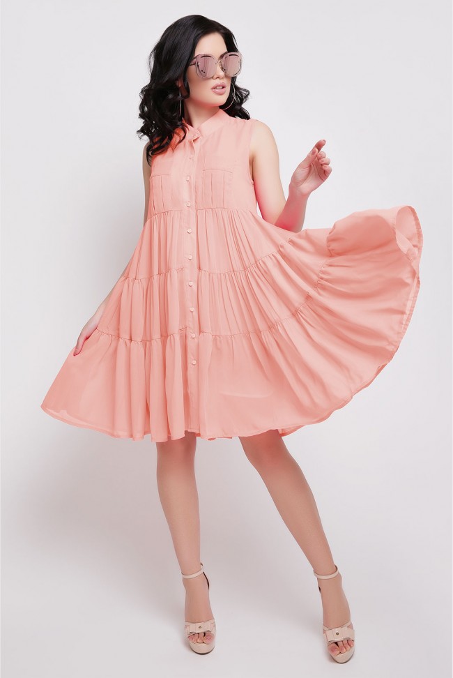 Платье персикового цвета полуприталенное